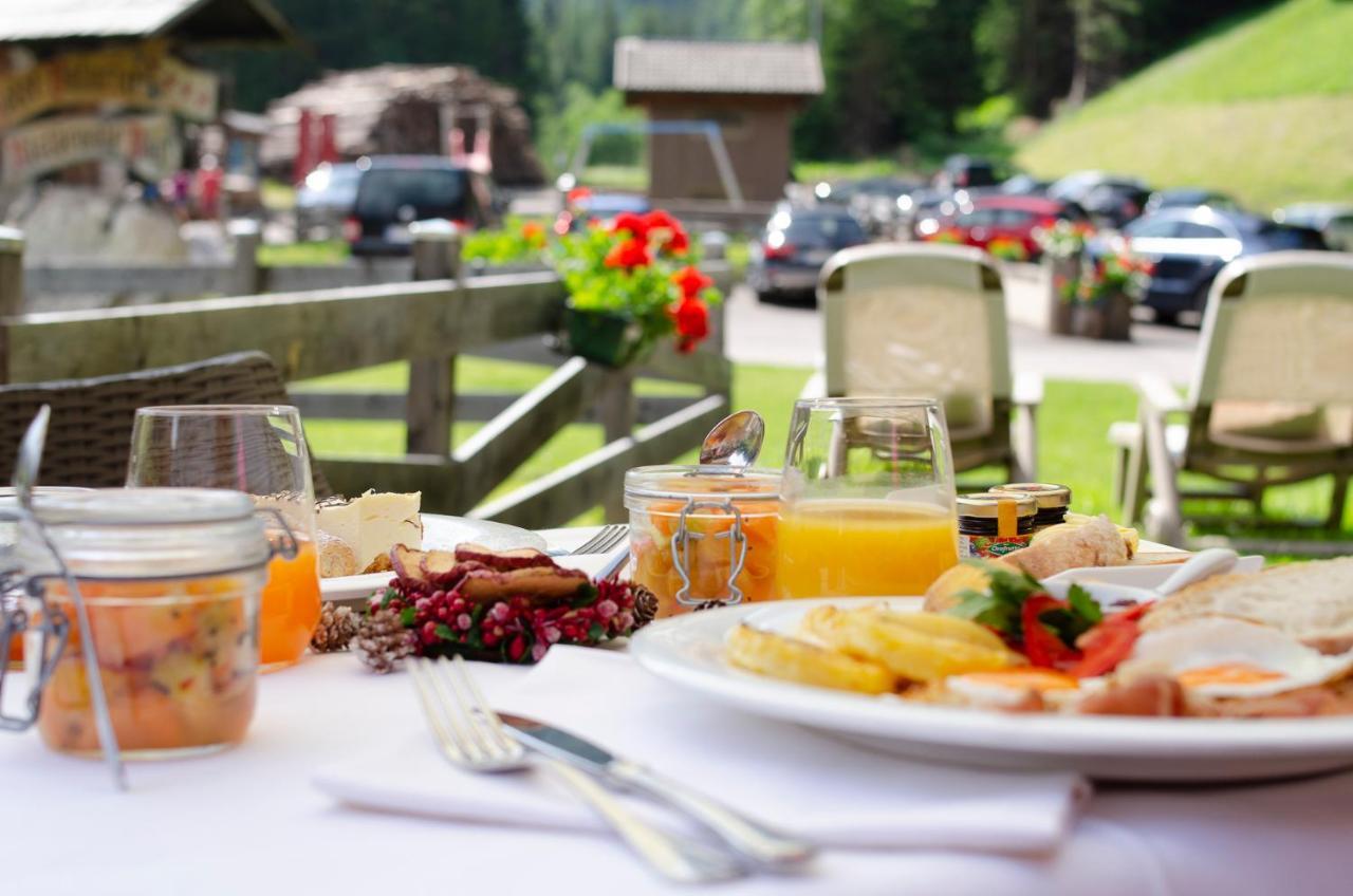Hotel Valacia Pozza di Fassa Ngoại thất bức ảnh