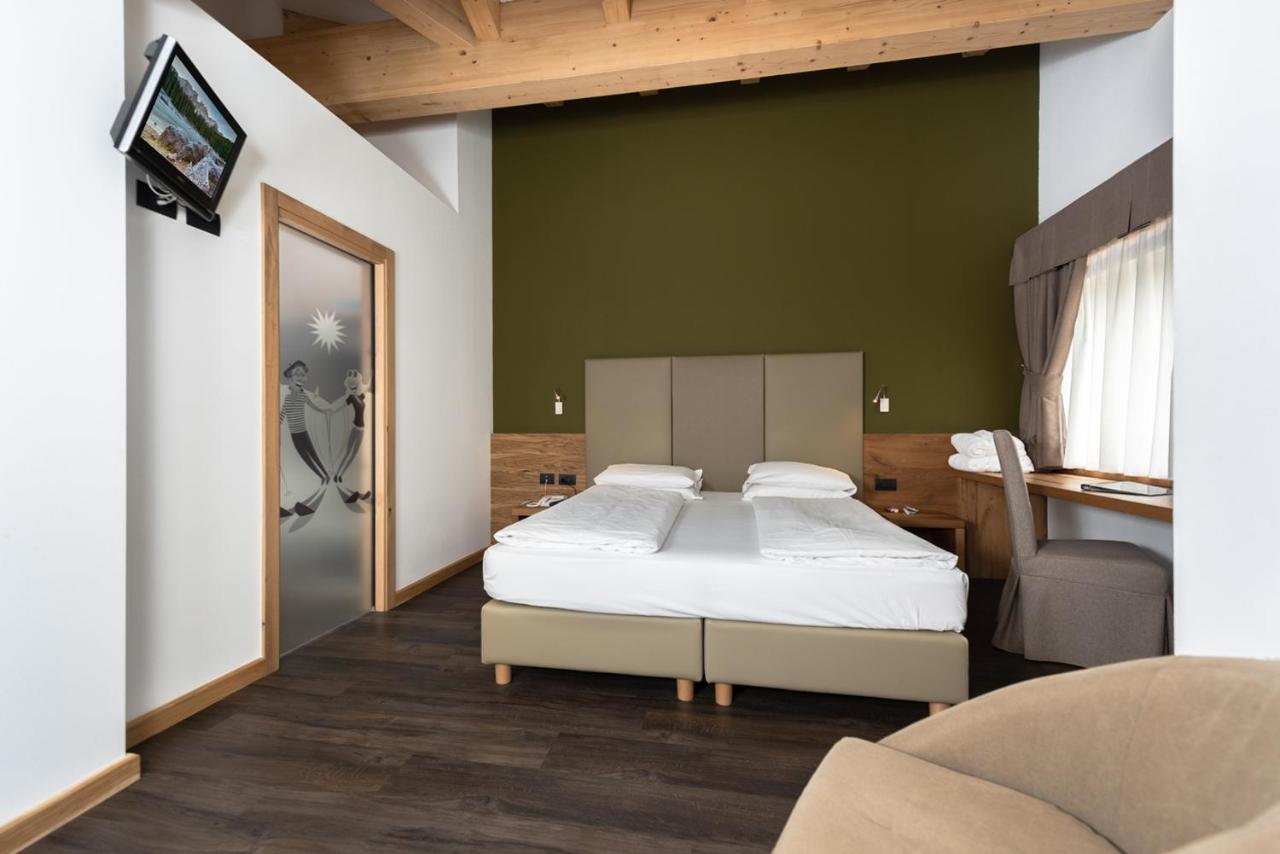 Hotel Valacia Pozza di Fassa Ngoại thất bức ảnh