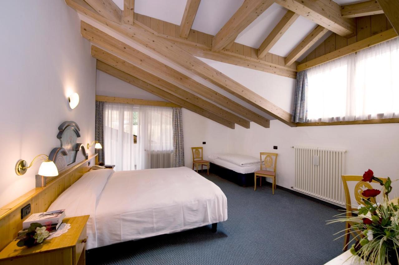 Hotel Valacia Pozza di Fassa Ngoại thất bức ảnh
