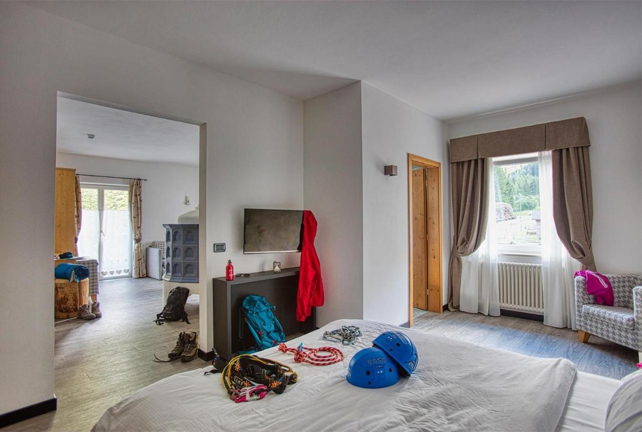 Hotel Valacia Pozza di Fassa Ngoại thất bức ảnh