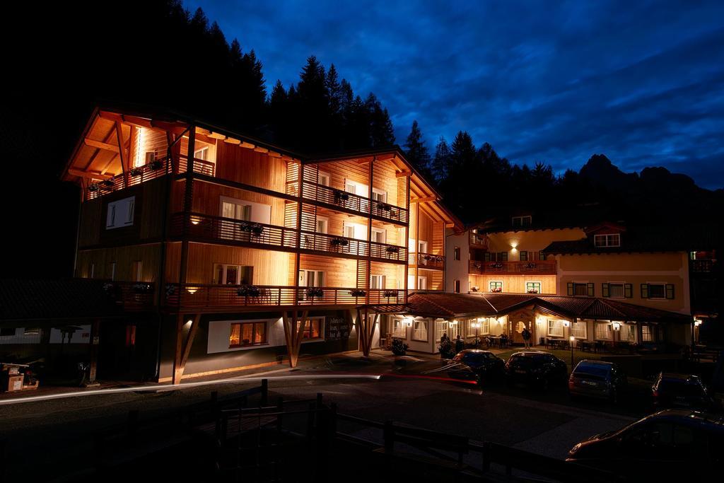 Hotel Valacia Pozza di Fassa Ngoại thất bức ảnh