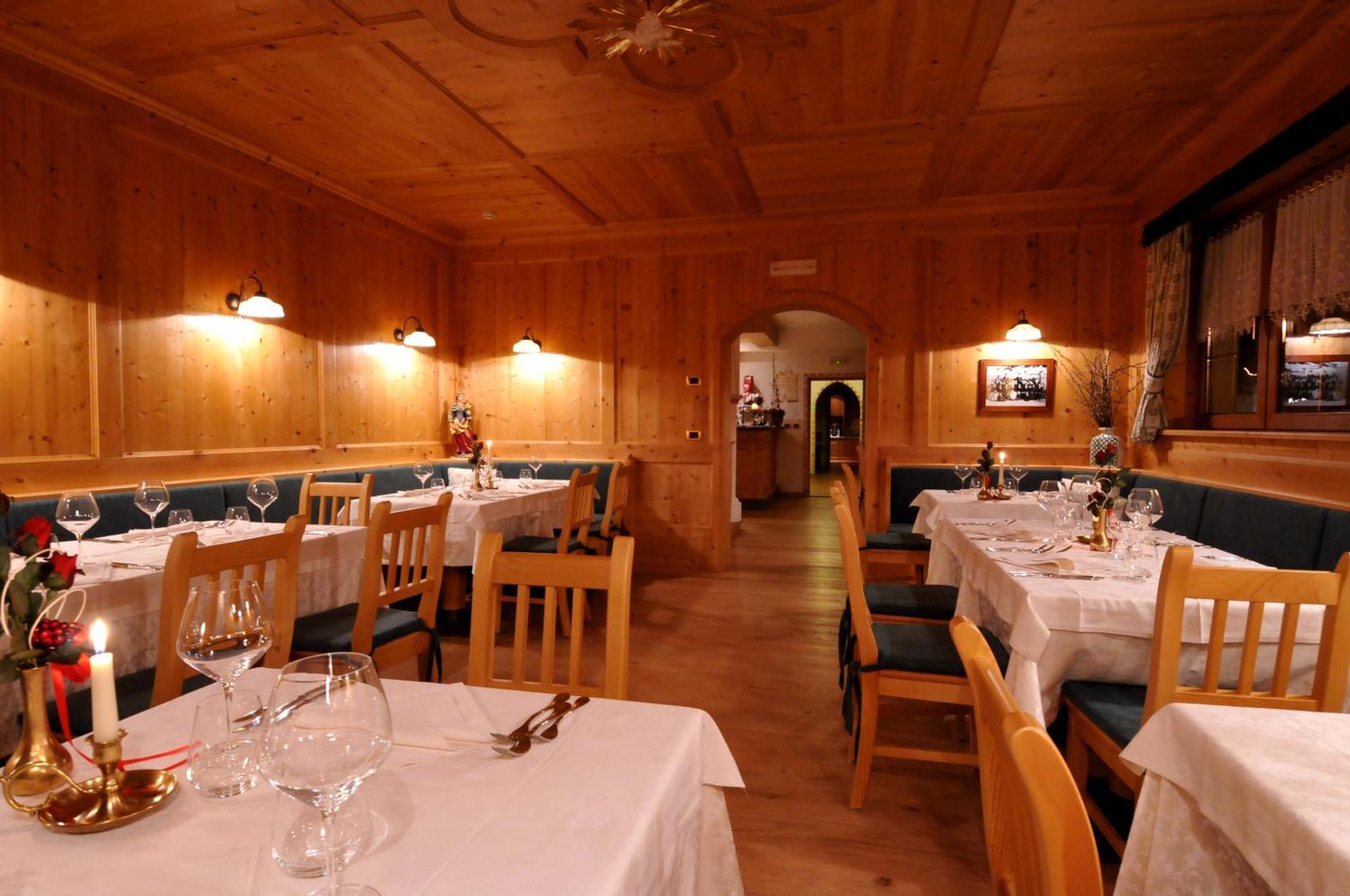 Hotel Valacia Pozza di Fassa Ngoại thất bức ảnh