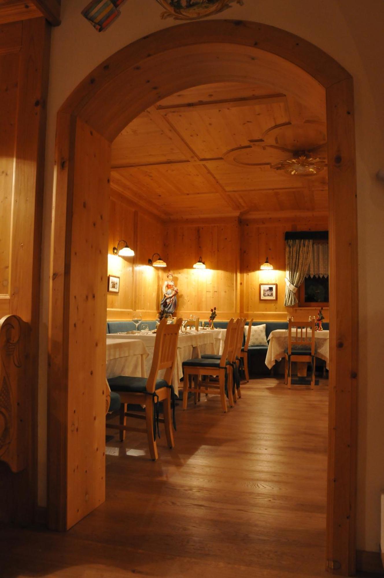 Hotel Valacia Pozza di Fassa Ngoại thất bức ảnh