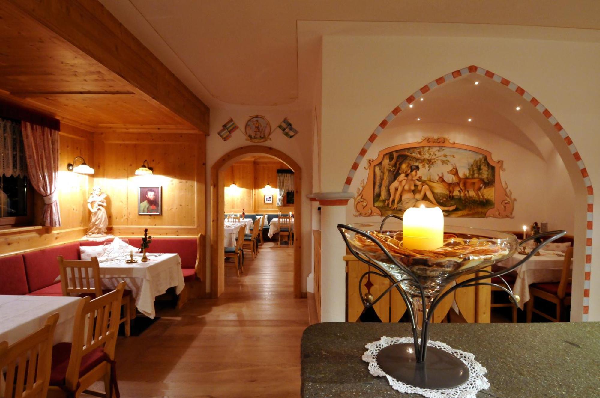 Hotel Valacia Pozza di Fassa Ngoại thất bức ảnh