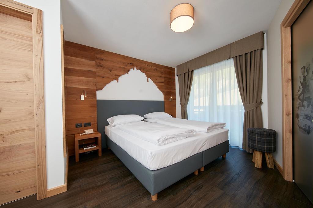 Hotel Valacia Pozza di Fassa Ngoại thất bức ảnh