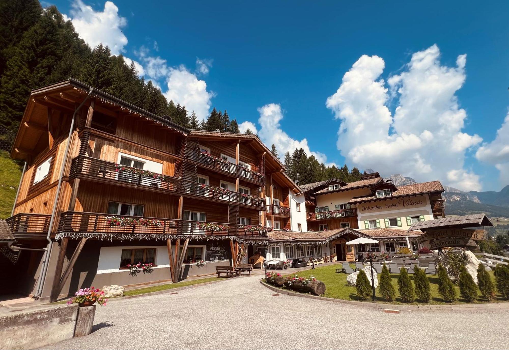 Hotel Valacia Pozza di Fassa Ngoại thất bức ảnh
