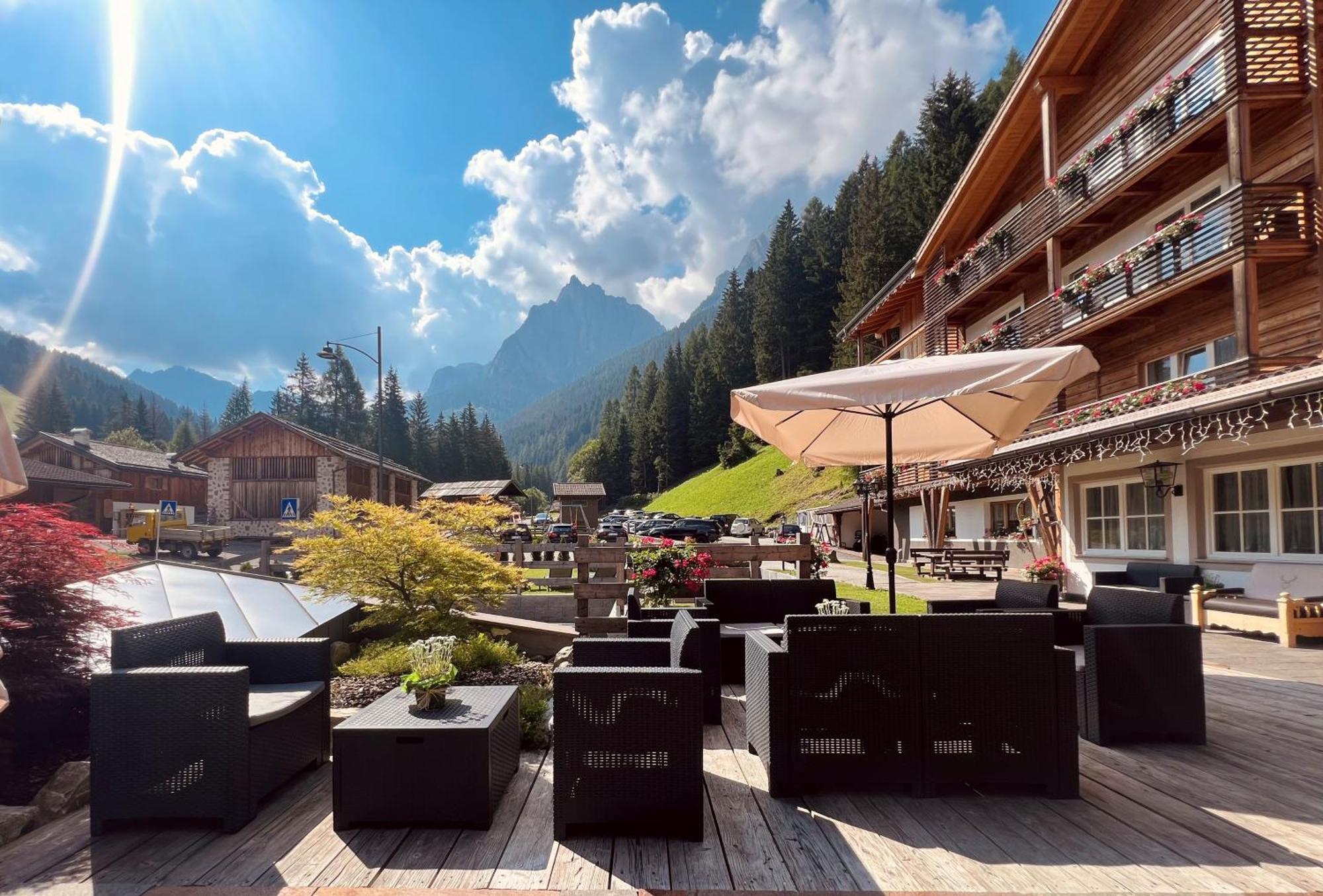 Hotel Valacia Pozza di Fassa Ngoại thất bức ảnh