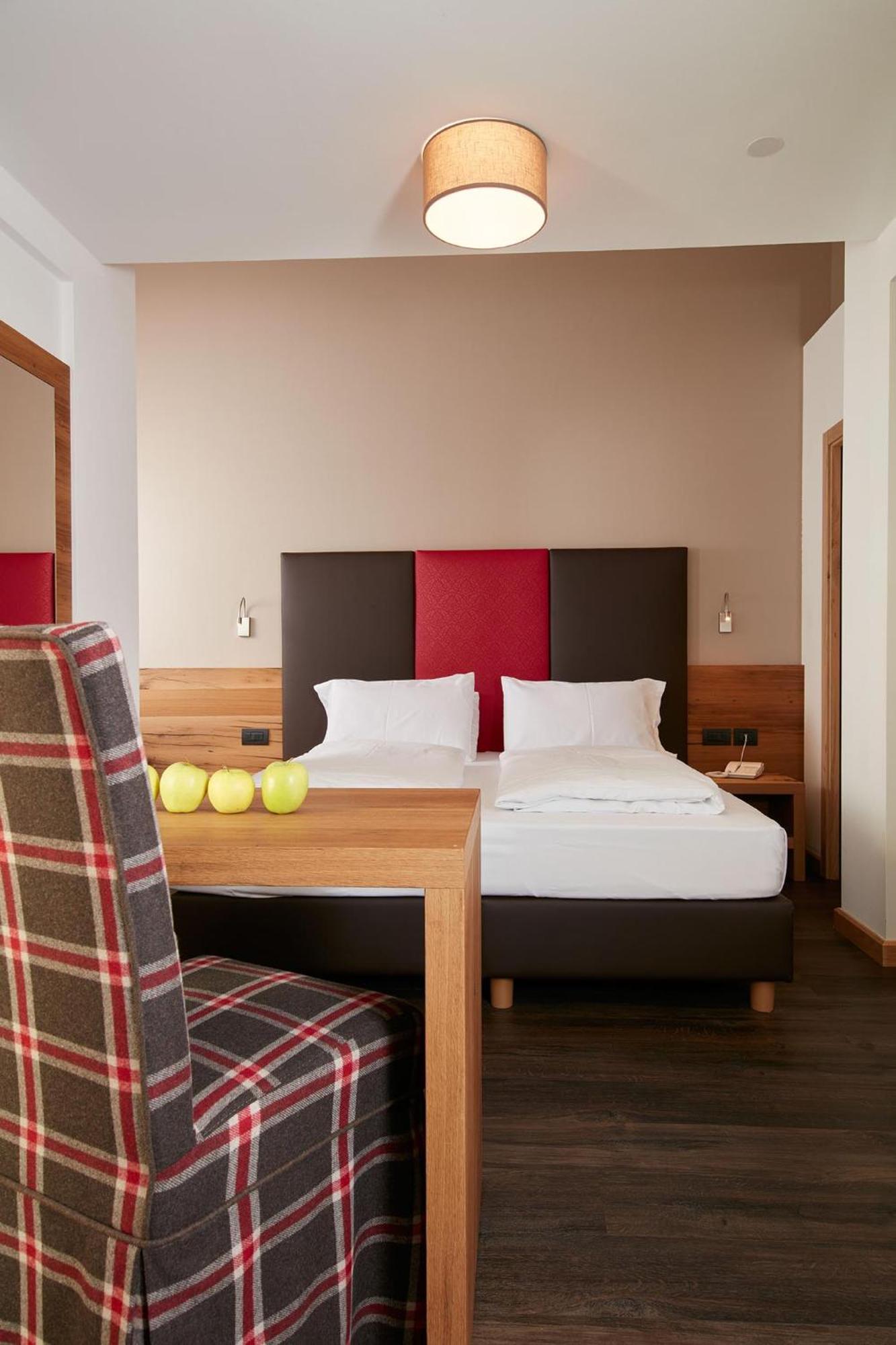 Hotel Valacia Pozza di Fassa Ngoại thất bức ảnh