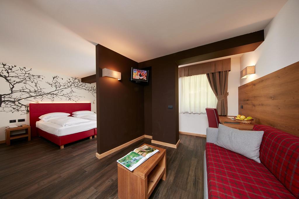 Hotel Valacia Pozza di Fassa Phòng bức ảnh