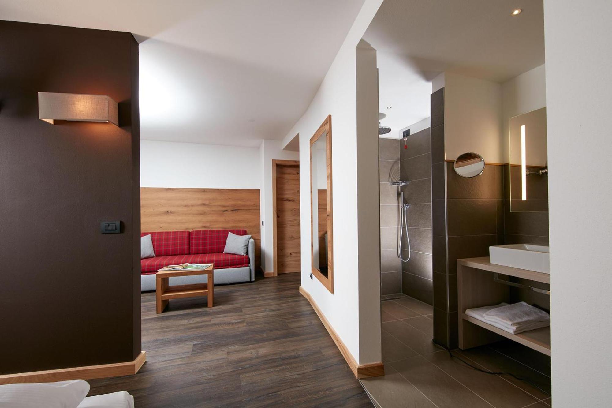 Hotel Valacia Pozza di Fassa Ngoại thất bức ảnh