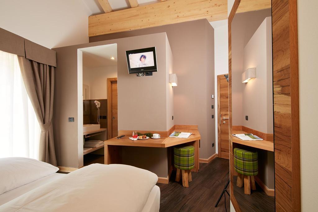 Hotel Valacia Pozza di Fassa Phòng bức ảnh