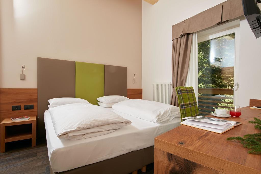 Hotel Valacia Pozza di Fassa Ngoại thất bức ảnh