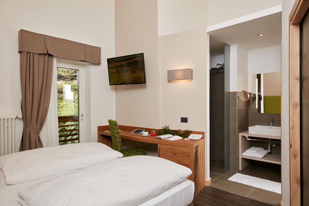 Hotel Valacia Pozza di Fassa Ngoại thất bức ảnh