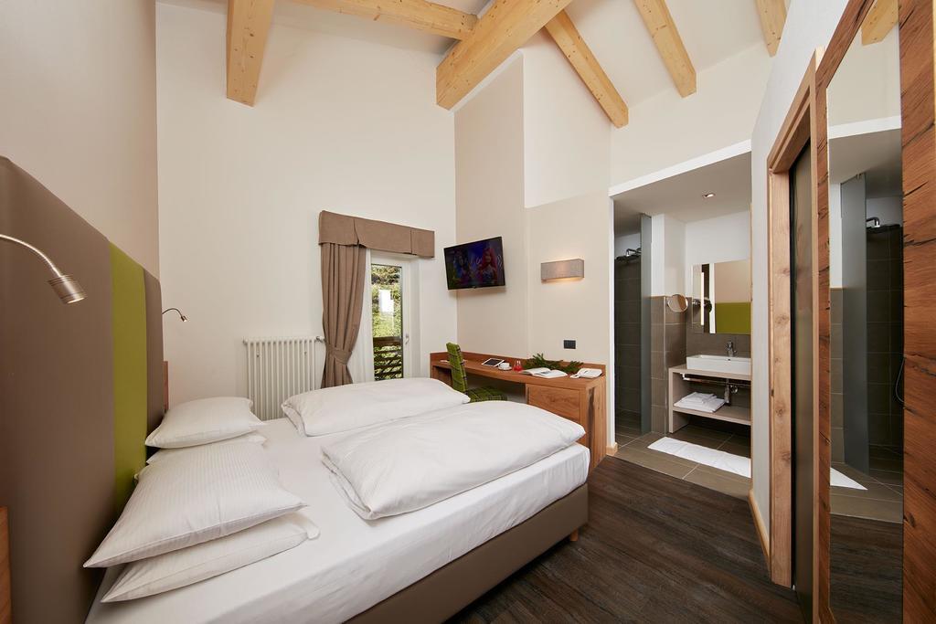 Hotel Valacia Pozza di Fassa Phòng bức ảnh