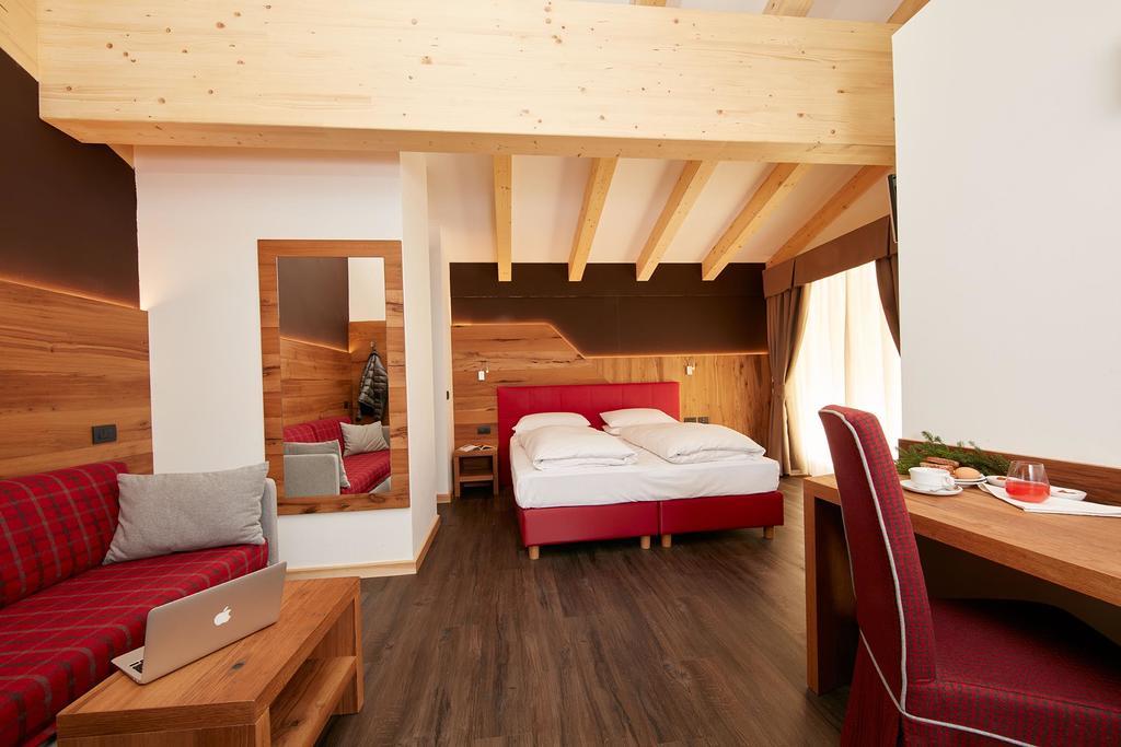 Hotel Valacia Pozza di Fassa Phòng bức ảnh