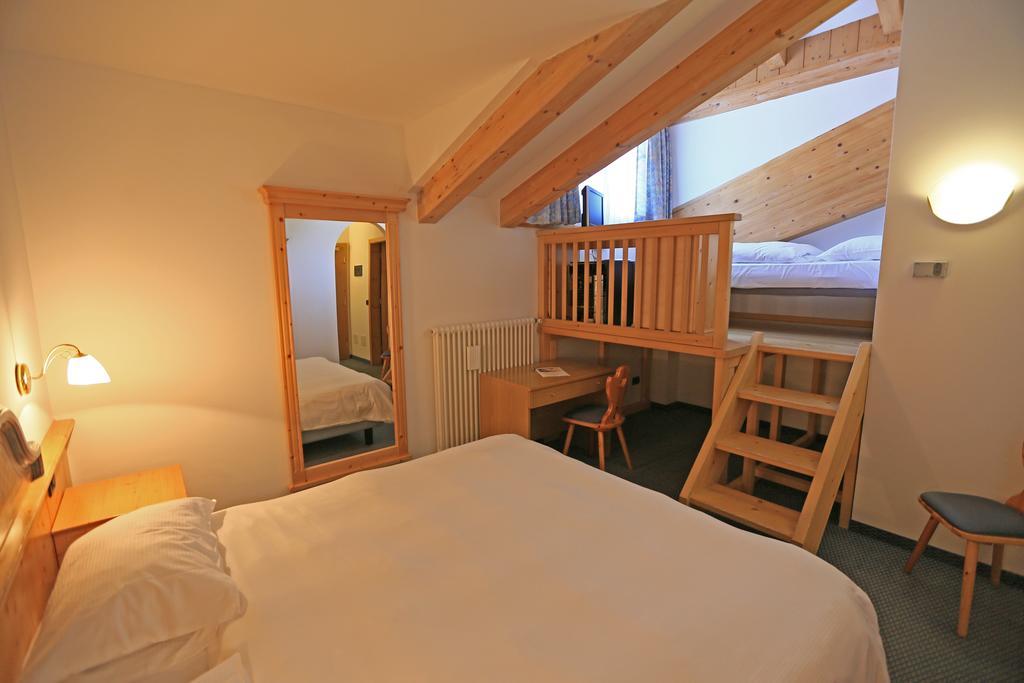 Hotel Valacia Pozza di Fassa Ngoại thất bức ảnh