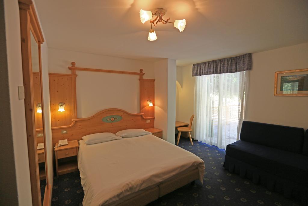 Hotel Valacia Pozza di Fassa Ngoại thất bức ảnh