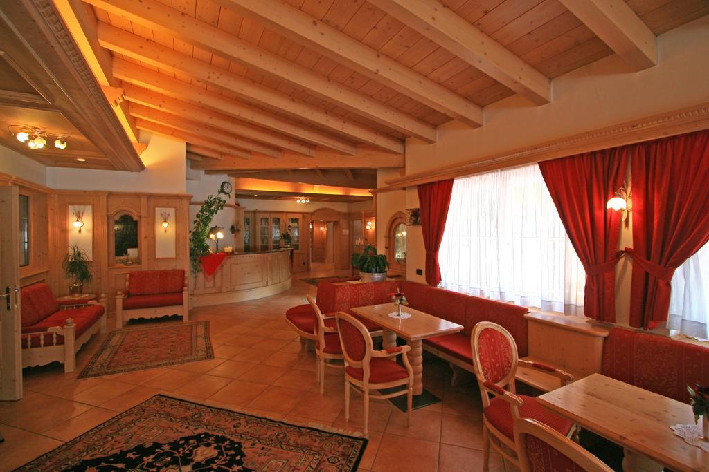 Hotel Valacia Pozza di Fassa Ngoại thất bức ảnh