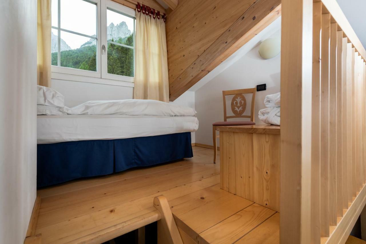 Hotel Valacia Pozza di Fassa Ngoại thất bức ảnh