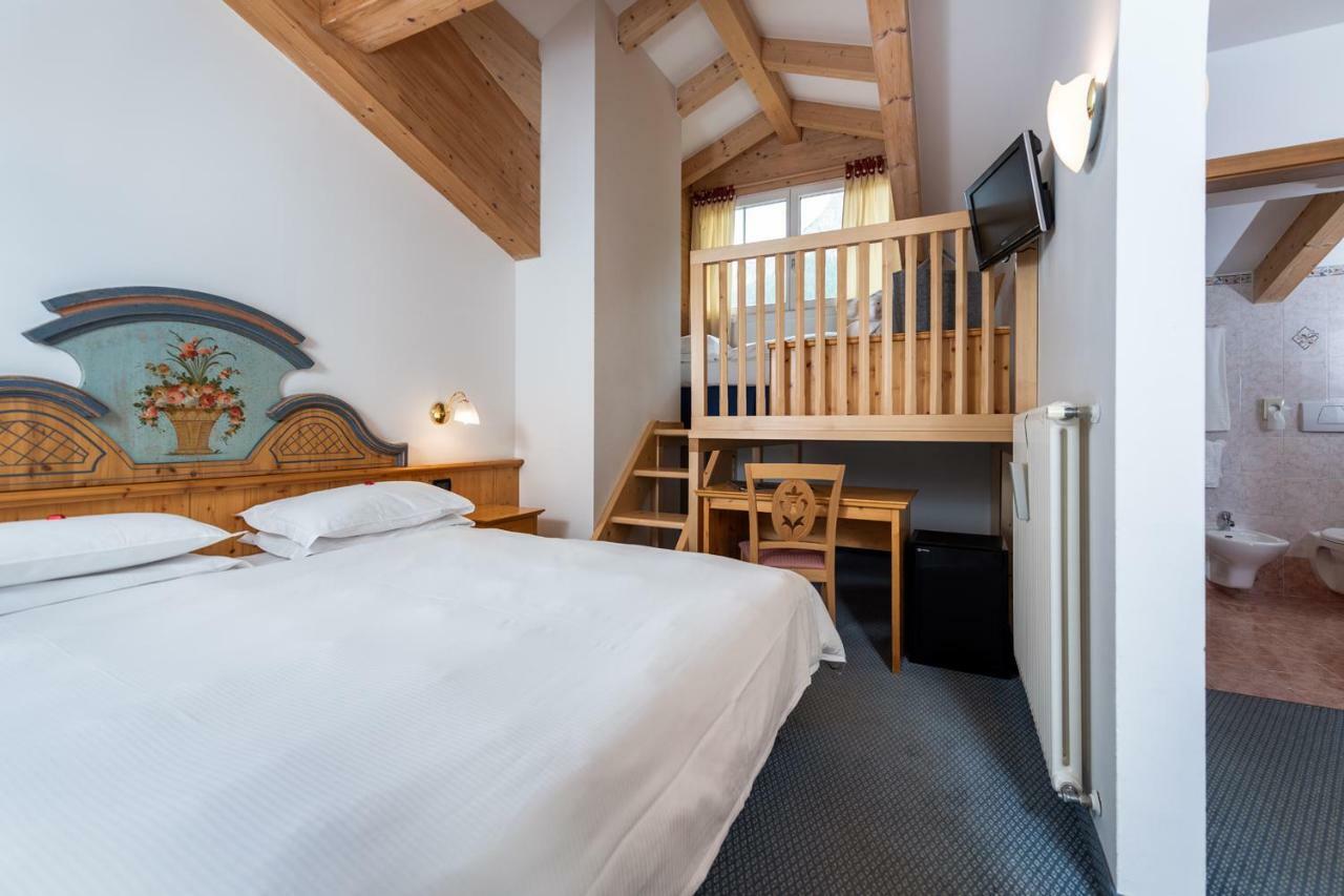 Hotel Valacia Pozza di Fassa Ngoại thất bức ảnh