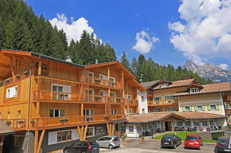 Hotel Valacia Pozza di Fassa Ngoại thất bức ảnh